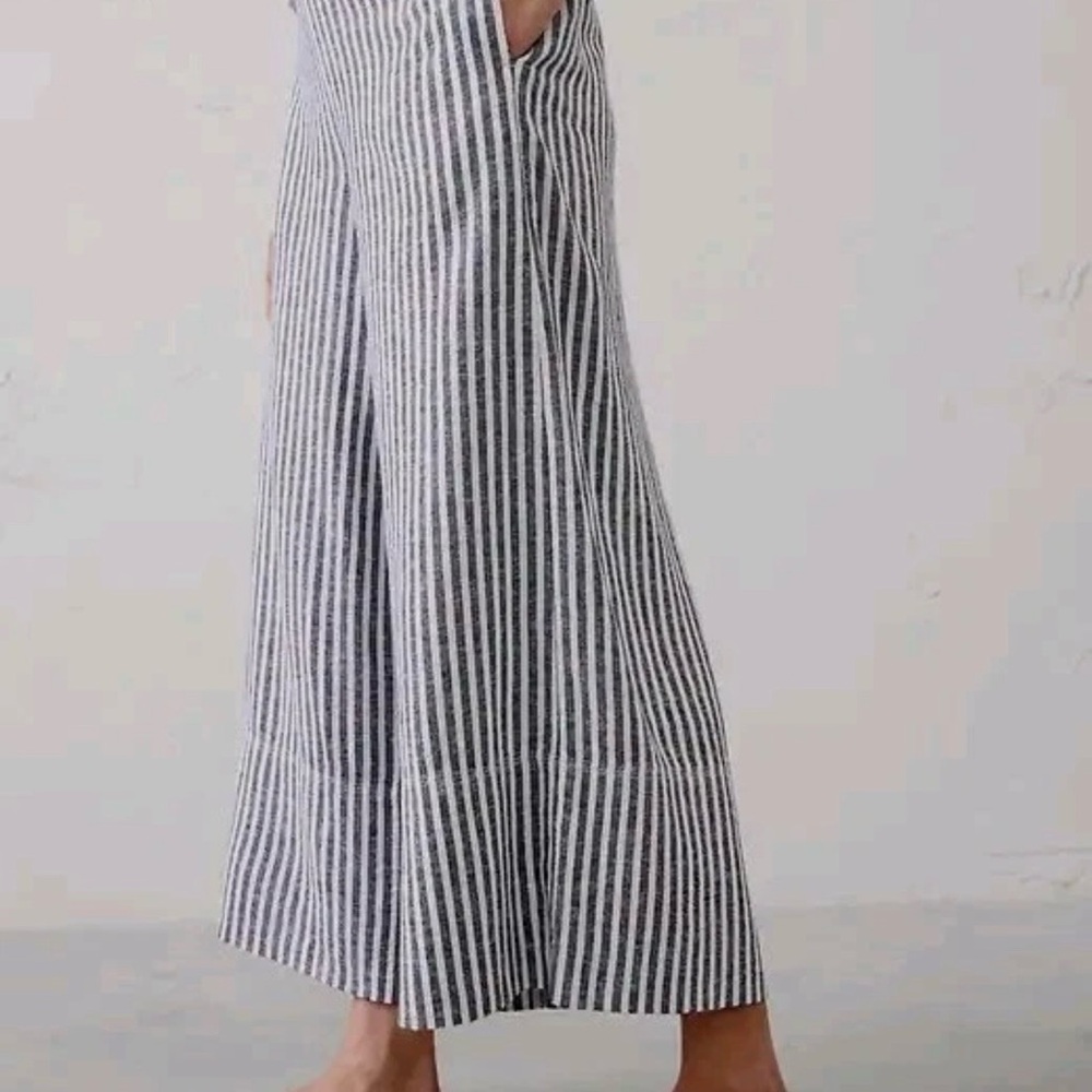 Banana Republic Black & White Striped Wide-Leg Pants